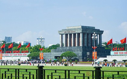 Khách Việt tò mò cảnh người dân vào Lăng Bác tập thể dục, nghe câu trả lời liền rưng rưng tự hào