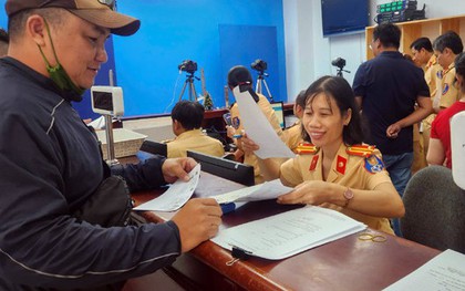 Cách đổi bằng lái xe ô tô, xe máy tại nhà mới nhất năm 2026