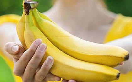 Cặp đôi ăn chuối "kiểu lạ" để chữa táo bón, bác sĩ hoảng sợ cảnh báo nguy cơ tử vong