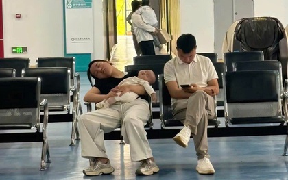 Bức ảnh ở hành lang bệnh viện đang viral: Bạn có chọn đúng bố cho con hay không? Cứ nhìn những lần con cái đau ốm thì sẽ rõ!