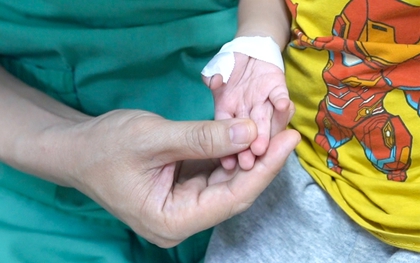 Hành trình vượt 300km giành sự sống cho bé trai có trái tim chiếm 2/3 lồng ngực