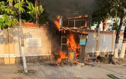 Cây ATM ở Cà Mau cháy dữ dội lúc sáng sớm