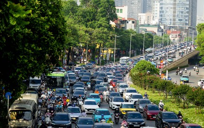 Cảnh tượng tại nút giao La Thành - Nguyễn Chí Thanh (Hà Nội) trong sáng ngày 1/6