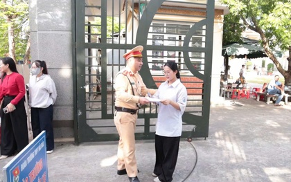CSGT "hỏa tốc" 20 km lấy giấy dự thi cho sĩ tử để quên tại nhà