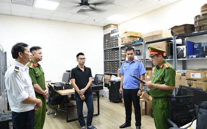 [Ảnh] Khám xét khẩn cấp 5 địa điểm, 3 công ty trong vụ án xâm phạm bản quyền máy tính đầu tiên ở Việt Nam