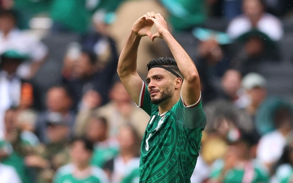 Câu chuyện xúc động về Raul Jimenez: Từng nứt sọ kinh hoàng đến bi kịch mất cha, bật khóc khi ghi bàn tại World Cup