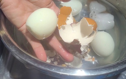 Luộc trứng nên đợi nước sôi hay thả ngay từ nước lạnh? Đơn giản thế mà nhiều người vẫn sai