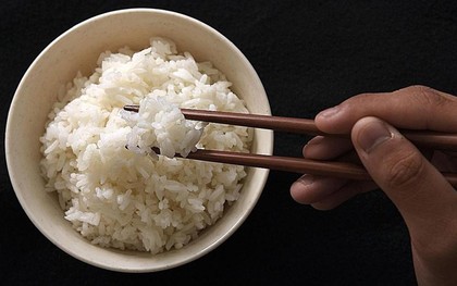 Bác sĩ Nhật khuyên dùng: Chế độ ăn "3 vàng" chống lão hoá, ăn cơm trắng với thứ này giảm lượng đường trong máu sau ăn tới 24%