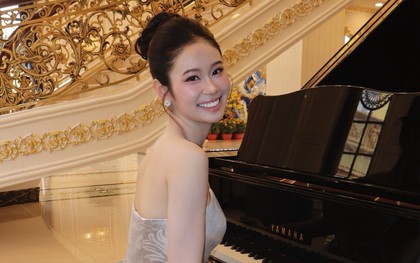 Vẻ đẹp nũng nịu của gái xinh Nóng Cùng World Cup: Là top 10 Miss World Vietnam, tốt nghiệp bằng Giỏi Đại học Ngoại thương