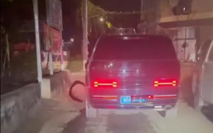 Hà Nội: Công an vào cuộc xác minh xe biển xanh rời khỏi hiện trường sau va chạm giao thông