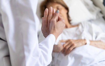 Y tá tiết lộ biểu hiện lạ của những người sắp qua đời