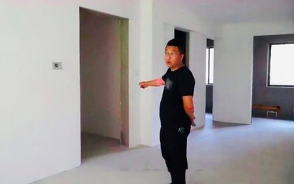 Mua căn hộ 117 m² với giá hơn 7 tỷ đồng, người đàn ông phát hiện nhà không có cửa chính, chủ đầu tư tuyên bố: “Có thể vào bằng cửa sổ”