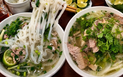 Ăn phở suốt cả tuần không biết chán, cô gái Trung Quốc vẫn "tấm tắc khó hiểu", đến khúc vắt chanh thì netizen đồng loạt vào "nhắc nhẹ"