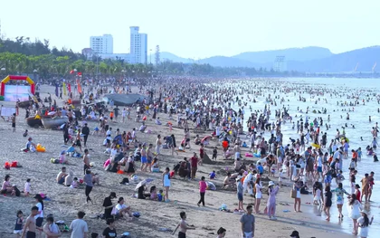 Cảnh tượng ai cũng phải 'ôi dồi ôi' biển Cửa Lò