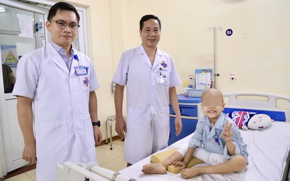 Đưa con đi khám vì khớp gối đau, gia đình sốc khi bé 6 tuổi mắc ung thư xương