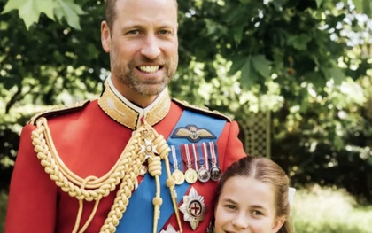 Vương phi Kate đăng ảnh chưa từng thấy của Thân vương William và Công chúa Charlotte: "Papa tuyệt vời nhất thế giới"