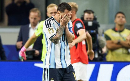 Quá căng thẳng: Messi đá hỏng penalty