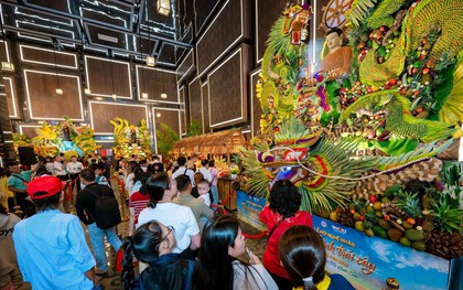 Trổ tài tạo hình trái cây, các nghệ nhân khiến khách đến núi Bà Đen ngỡ ngàng
