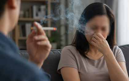 Vợ ung thư phổi di căn, chồng day dứt vì thói quen hút thuốc suốt 30 năm