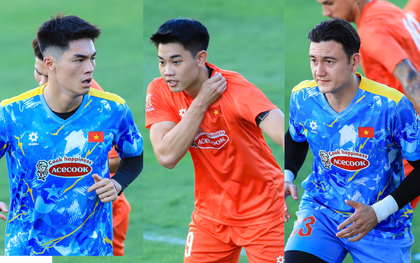 ĐT Việt Nam tập giữa nắng như đổ lửa chuẩn bị cho ASEAN Cup: Đình Bắc, Trung Kiên mướt mồ hôi visual vẫn sáng bừng!