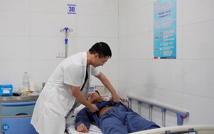 Tập động tác gập bụng, người đàn ông suýt mất một đoạn ruột