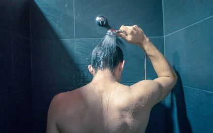 Lời khuyên cho những người có thói quen tắm lâu