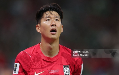 Fan Hàn phẫn nộ đòi ĐT Hàn Quốc huỷ vé máy bay, “tự bơi về nước” đi