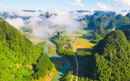 Việt Nam có ngôi làng cứ lũ về là nhà cửa nổi bồng bềnh, nay lột xác thành đặc sản hái ra tiền và ẵm trọn giải thưởng tốt nhất thế giới
