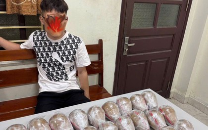 Bắt giữ Phạm Bình Nguyên SN 2002, thu giữ 26 vật lạ hình cầu quấn kín nylon