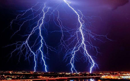 Bị sét đánh trúng đúng ngày sinh nhật, cô gái 28 tuổi sống sót khiến nhiều người khó tin
