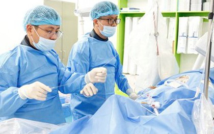 Người đàn ông 43 tuổi bất ngờ thành bệnh nhân khi đưa con đi khám