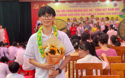 Cậu bé mồ côi viết nên kỳ tích trở thành thủ khoa trường chuyên