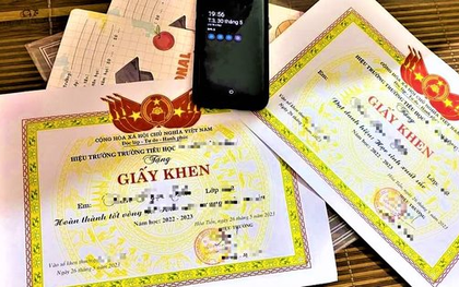 Lời khuyên cho những phụ huynh hay đăng giấy khen, bảng điểm của con lên mạng xã hội