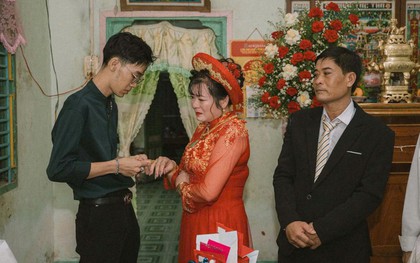 "Con xin phép gọi cô là má": Món quà cưới đặc biệt khiến cô dâu bật khóc xúc động