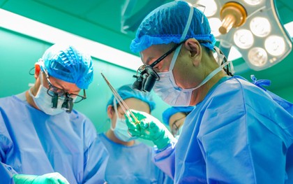 Trái tim người đàn ông đập trong lồng ngực bé gái 13 tuổi: Nhìn lại quy trình ghép tạng "cho đi là còn mãi"