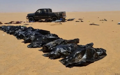 Ám ảnh hiện trường vụ hỏng xe giữa sa mạc Sahara: 49 người tử vong vì khát nước, 2 người sống sót thần kỳ nhờ đi bộ 48km