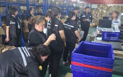 Đột kích một nhà kho, công an triệt phá đường dây buôn bán thực phẩm chức năng giả, tịch thu hơn 15.000 sản phẩm nhập lậu