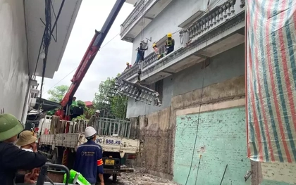 Vụ xịt nước vào thợ xây ở Hà Nội: Tháo dỡ phần ban công lấn chiếm