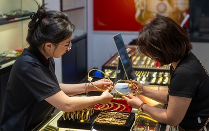 Giá vàng hôm nay 1/7: Tiếp tục đi xuống