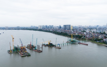 Dự án cầu Trần Hưng Đạo 15.967 tỷ đồng ở Hà Nội sau hơn 8 tháng thi công: Trụ chính dần hiện rõ giữa sông Hồng