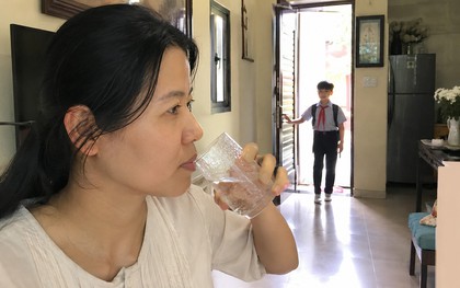 "Con vừa về đến nhà thì bố mẹ... ngậm một ngụm nước" - Nghe kỳ lạ nhưng lại là lời khuyên khiến hàng nghìn phụ huynh gật gù