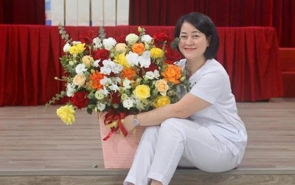 Khen thưởng nữ điều dưỡng cứu người giữa quán cà phê ở Hà Nội