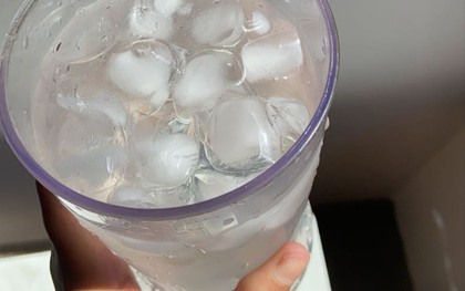 Lời khuyên cho những người hay uống nước đá lạnh