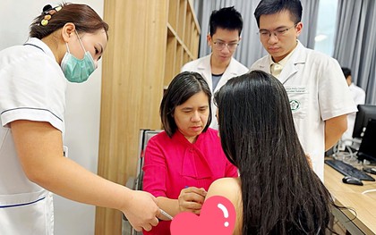 Việt kiều 23 tuổi từ Dubai đến 1 bệnh viện ở Việt Nam chữa chảy xệ sau đặt túi ngực: "Tôi cảm thấy nhẹ nhõm hơn đã lựa chọn đúng nơi để gửi gắm niềm tin"