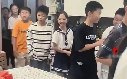 27 đứa trẻ bỗng dưng ập vào nhà, cách ứng xử của người mẹ nhận mưa lời khen: IQ và EQ đều cao vút!