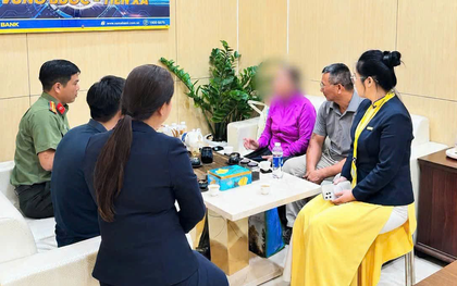Bà cụ 72 tuổi đến Ngân hàng Nam Á giao dịch 350 triệu đồng, nhân viên phát hiện điều bất thường và lập tức báo công an