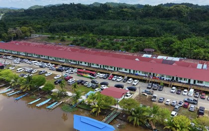 Ngôi nhà dài 250m có 780 người chung sống: Cứ có người cưới là lại nối dài thêm, đã tồn tại gần 100 năm