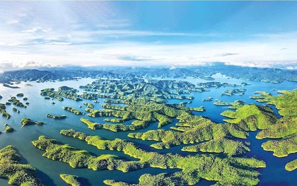 Việt Nam có 1 nơi "đẹp tựa kỳ quan", được ví như "Vịnh Hạ Long" giữa đại ngàn Tây Nguyên: Sở hữu hơn 40 cồn đảo lớn nhỏ, khí hậu mát mẻ quanh năm