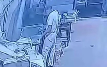 Thợ làm bánh tử vong khi bị cuốn vào máy trộn bột công nghiệp