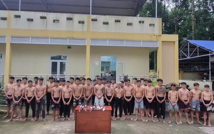 Công an bất ngờ ập vào sân bóng kiểm tra lúc 20h, 38 thanh thiếu niên từ 14 đến 18 tuổi bị triệu tập